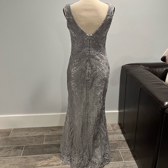 Cameron Blake V-Back Gown 119644- Gorgeous!! - Picture 4 of 8